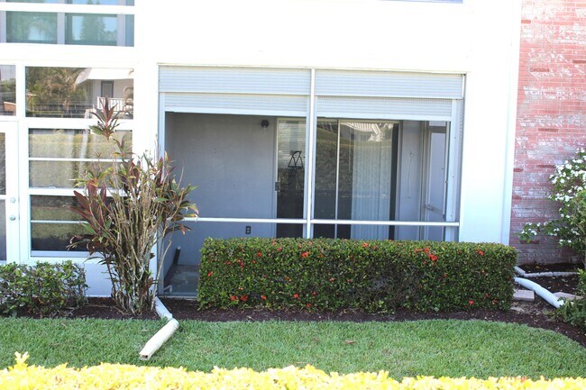 Building Photo - 2929 SE Ocean Blvd