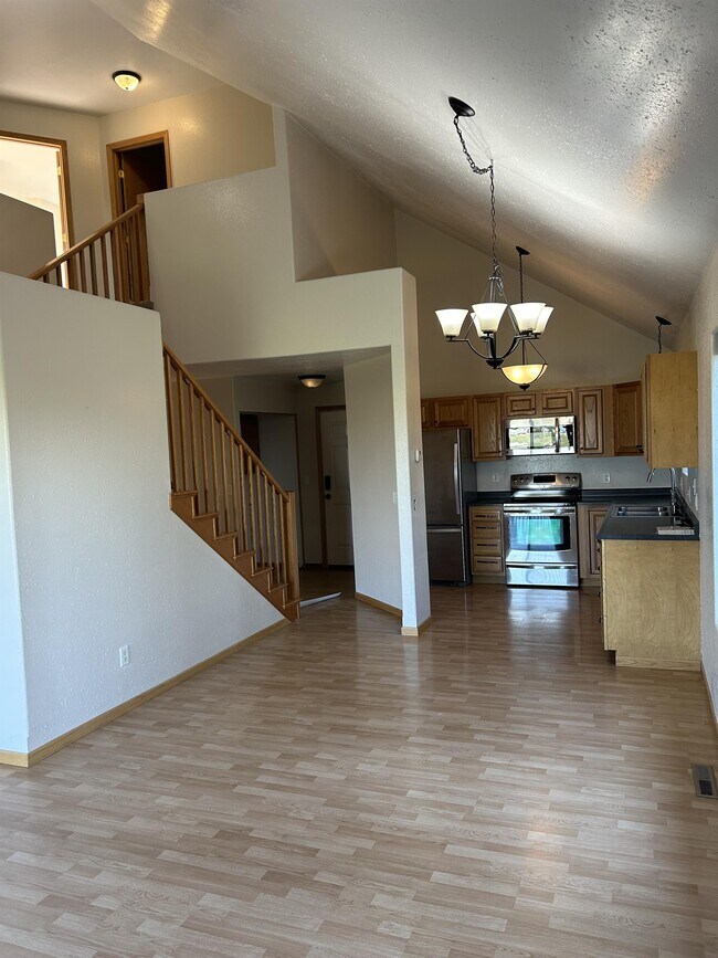 Foto del edificio - 3240 E Capitol Ave