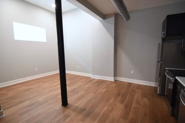 Building Photo - 1523 W Girard Ave