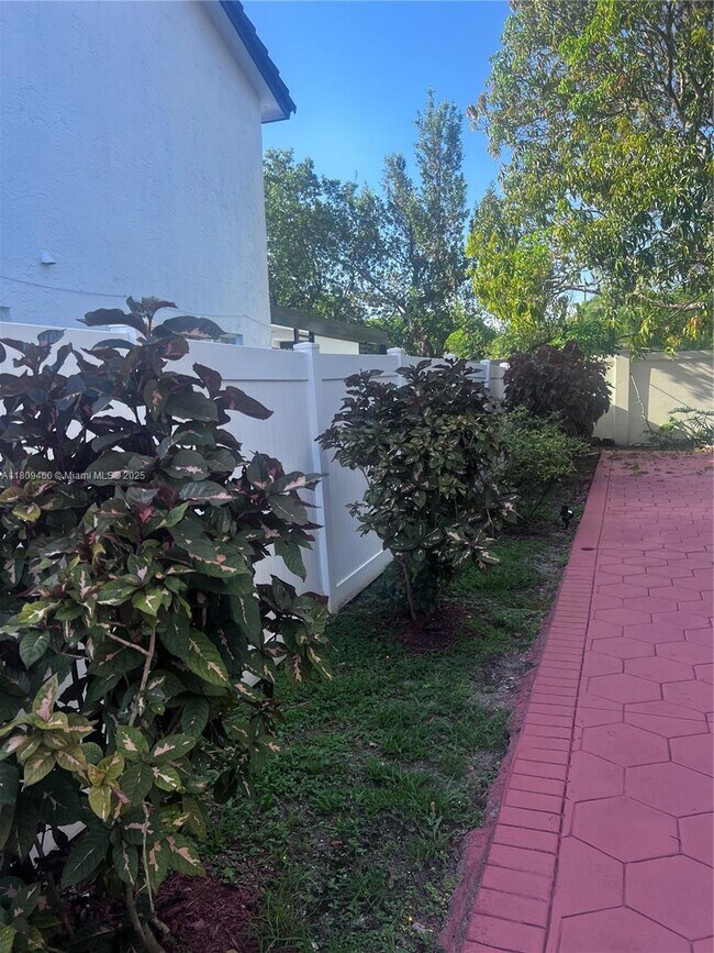 Foto del edificio - 5830 SW 58th Ct