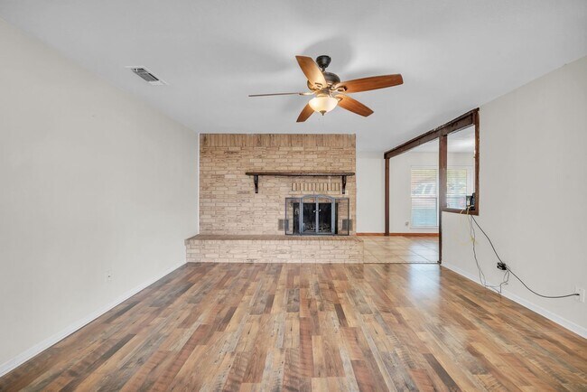 Foto del edificio - 613 Manning Dr