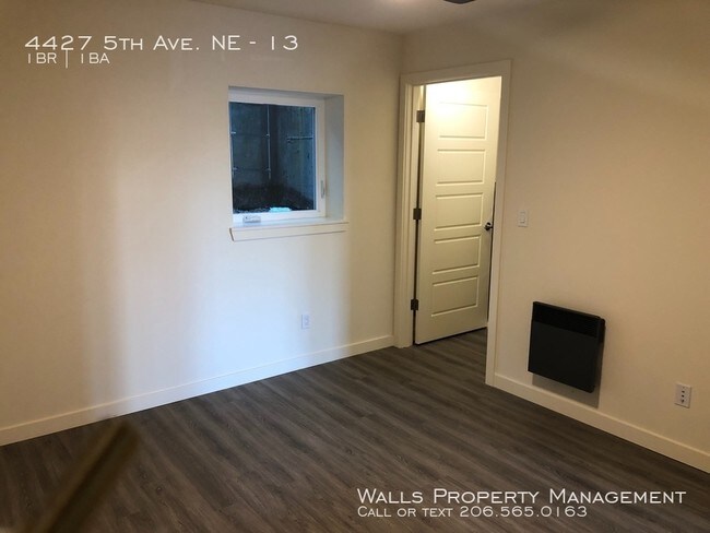 Building Photo - 4427 5th Ave NE