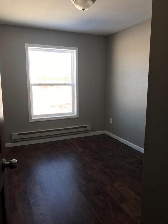 Building Photo - 4 bedroom in Pelican Rapids MN 56572