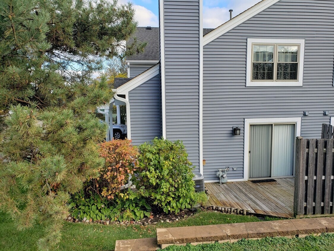 Building Photo - 1302 N Knollwood Dr