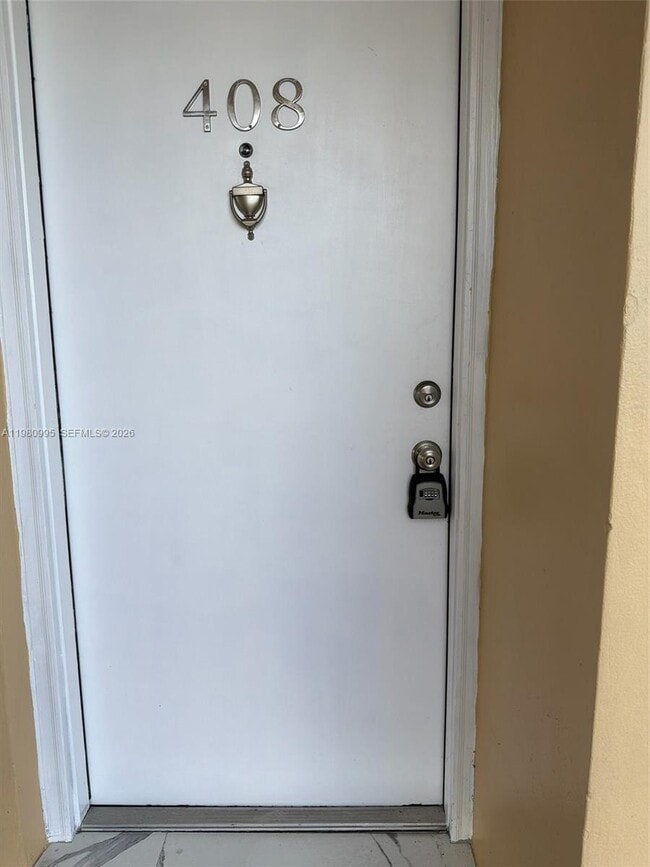 Building Photo - 8820 Fontainebleau Blvd