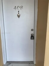 Building Photo - 8820 Fontainebleau Blvd