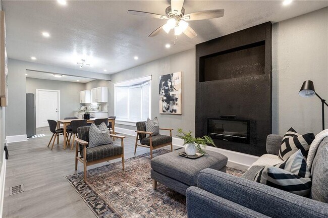 Foto del edificio - 2413 College Ave