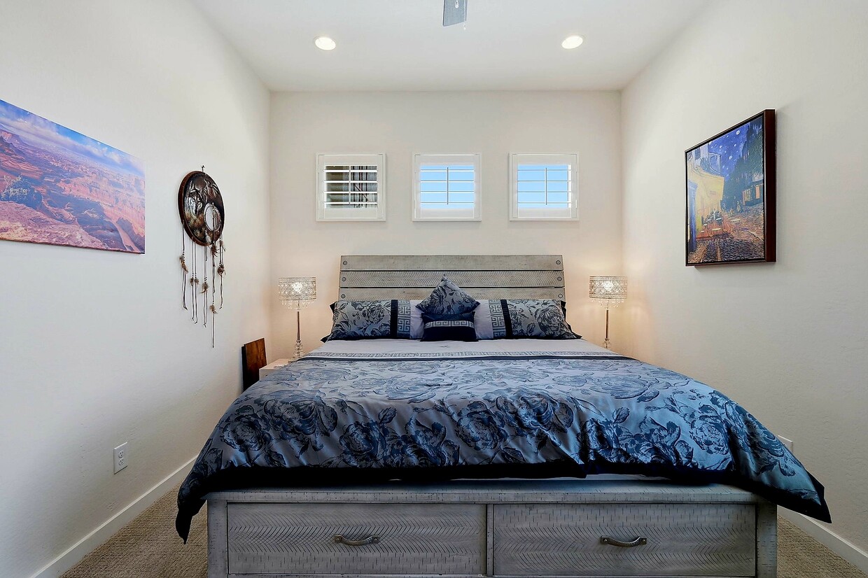 The King bed offers sound sleep, while a sofa bed in the lounge accommodates extra guests. - 22536 E San Tan Blvd (Queen Creek, AZ)