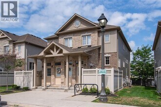 Building Photo - 230 Jessica Cres