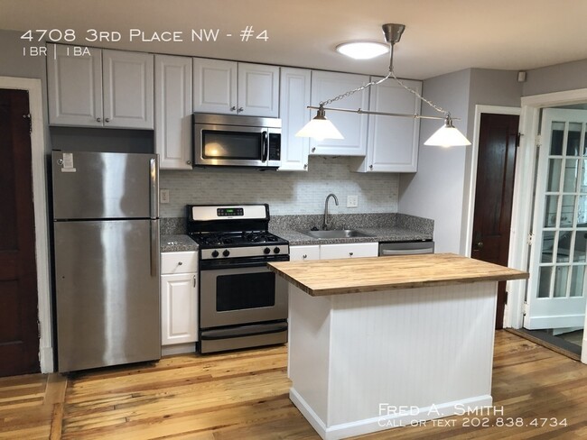 Building Photo - Updated 1 Bed + Den in Petworth