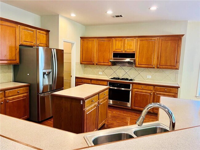 Foto del edificio - 4038 Kingsley Park Ln