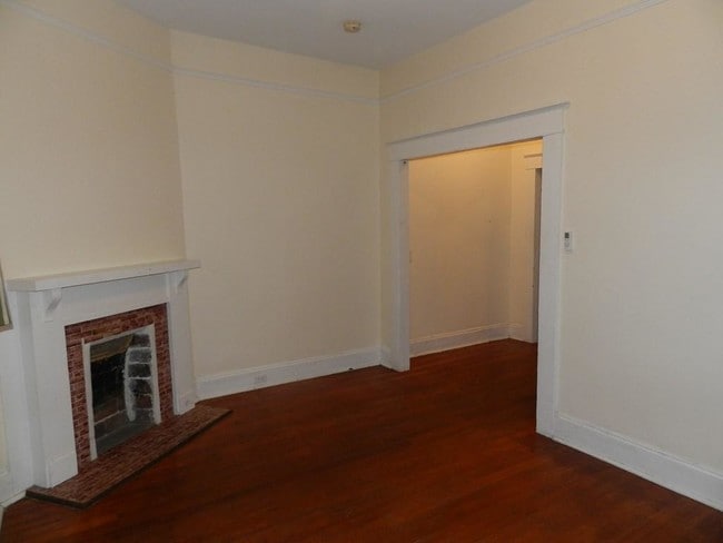 Building Photo - 4323 Burgundy St