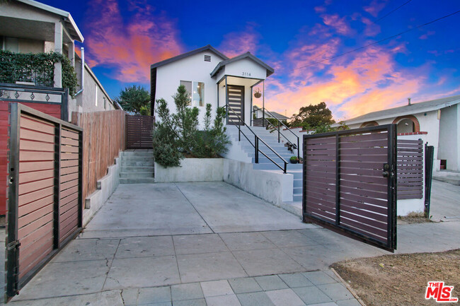 Building Photo - 3114 Malabar St