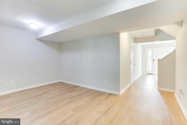 Building Photo - 47544 Tenfoot Island Terrace