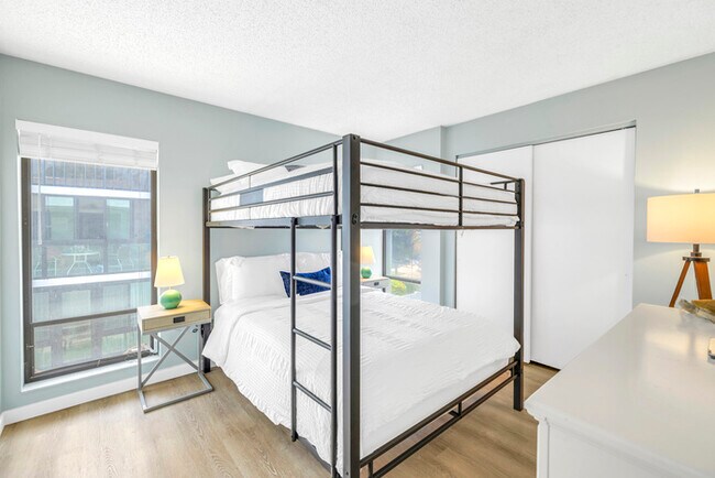 Building Photo - 2BR- 6717