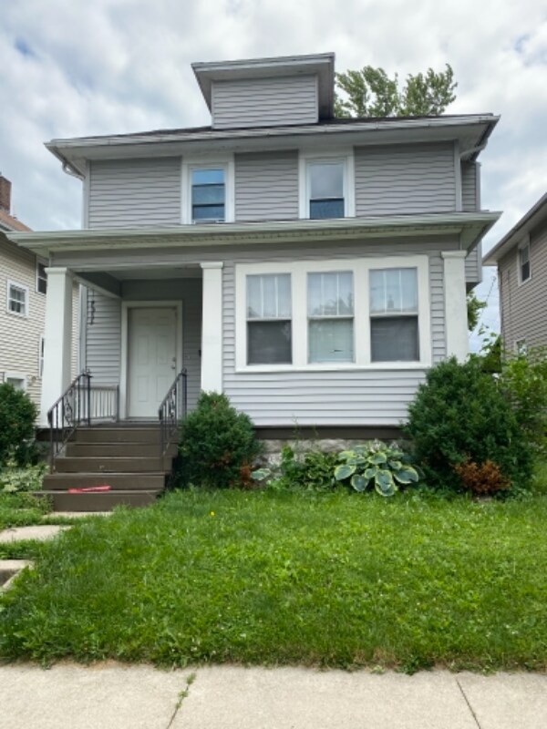 Building Photo - 823 Putnam St