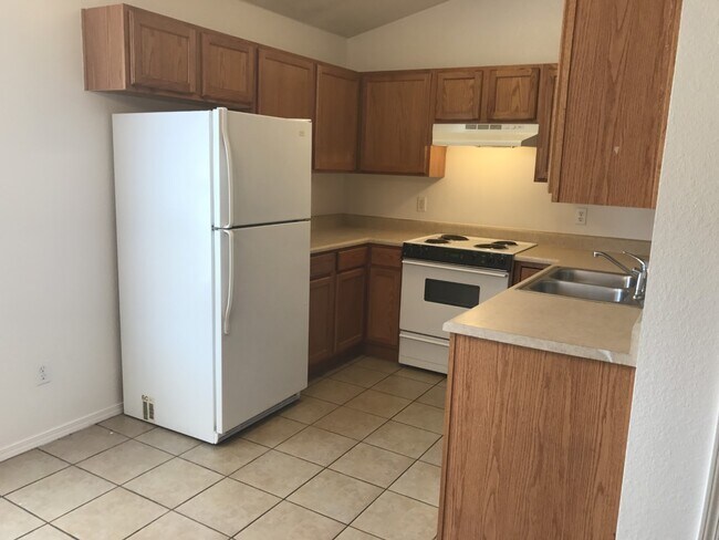 Building Photo - 504 Twin Oaks