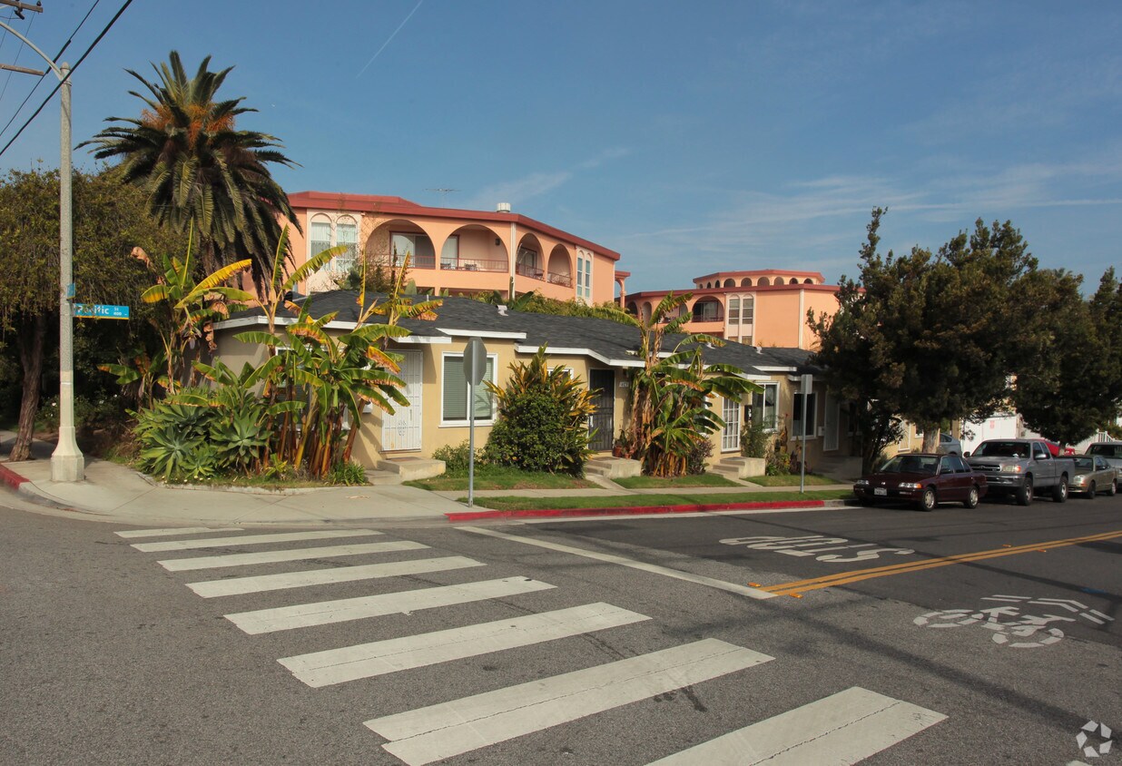 Primary Photo - 401-409 Pacific St