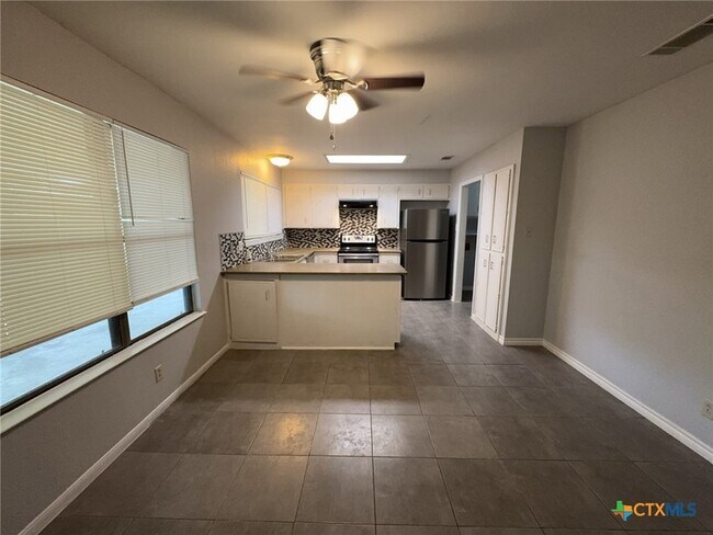 Building Photo - 1704 Big Bend Dr