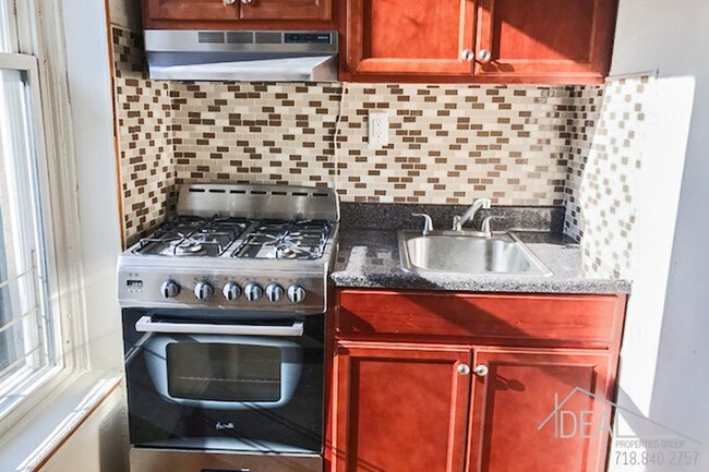 Building Photo - Studio Apartment for Rent  in Crown Heights!