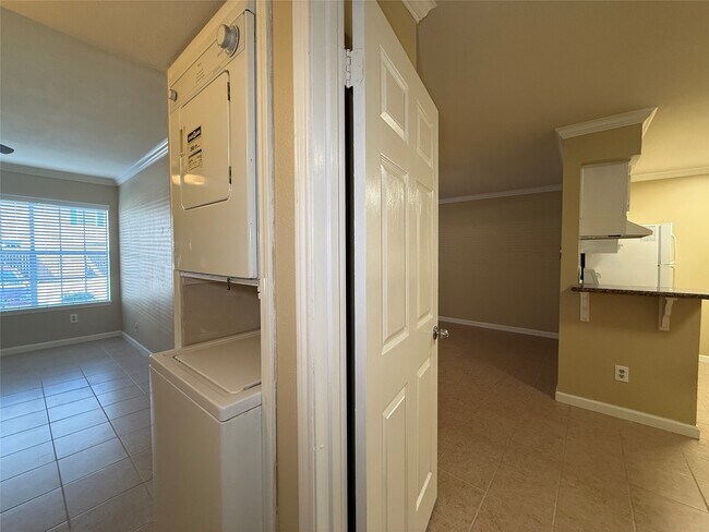 Foto del edificio - 2250 Bering Dr