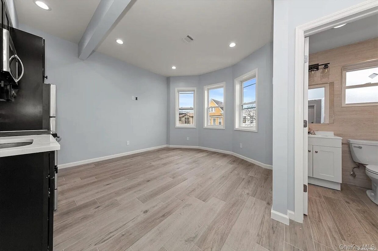 Building Photo - 32-17 105th St