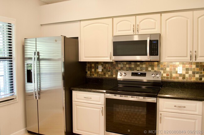 Building Photo - 301 Sabal Ridge Cir