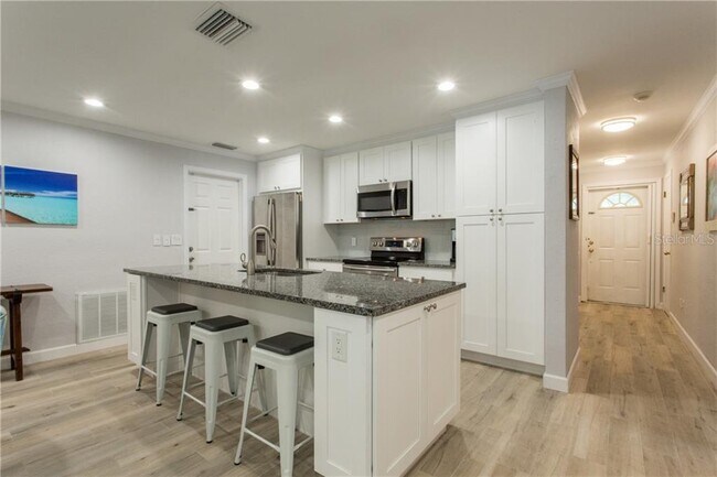 Foto del edificio - 1919 Shore Acres Blvd NE