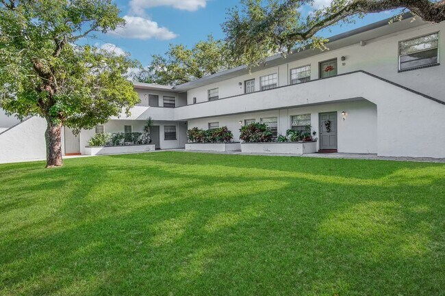 Foto del edificio - 1450 SW 8th Ct