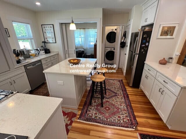 Building Photo - 62 Green St