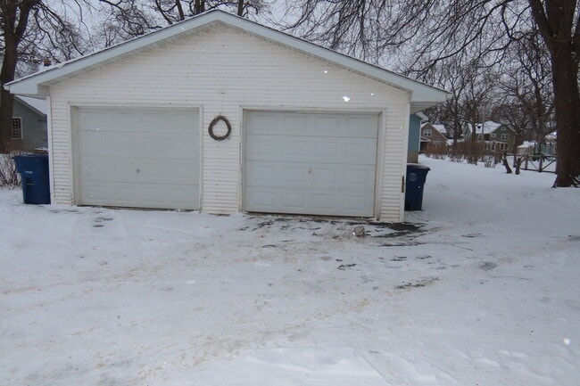 garage - 2025 S Main St