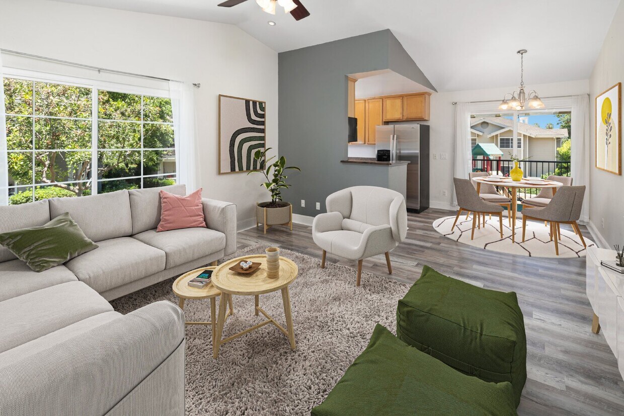 Foto principal - 2 Bed 2 Bath Top floor Corner Unit