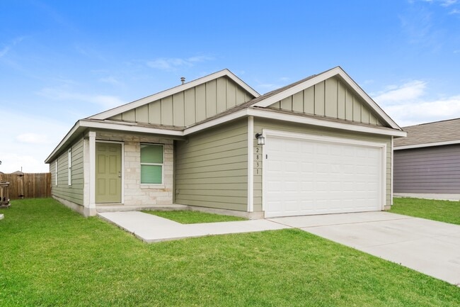 Building Photo - 2831 Millikan Dr