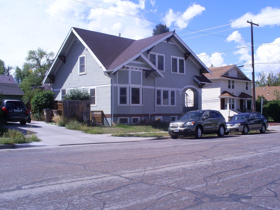 Primary Photo - 812 E University Ave