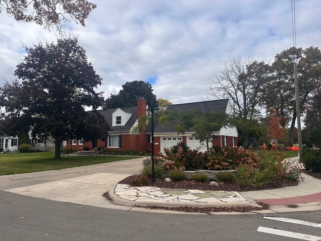 corner view - 7987 State St