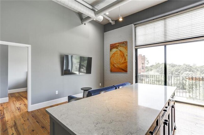 Foto del edificio - 6105 Blue Stone Rd