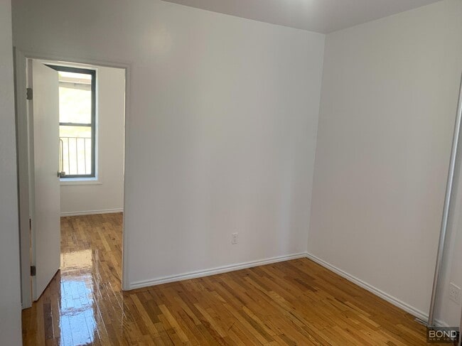 Building Photo - 717 9th Ave
