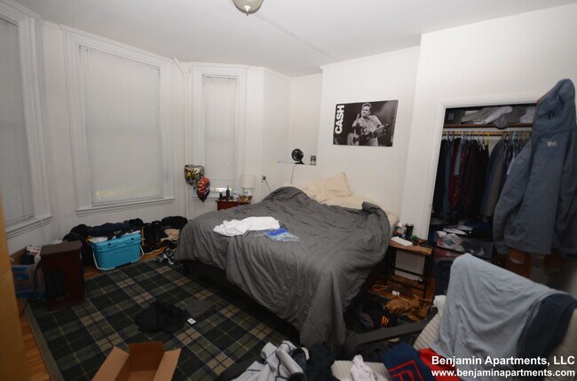 Building Photo - 38 Newton St