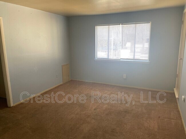 Building Photo - 233 N Bellevue Blvd