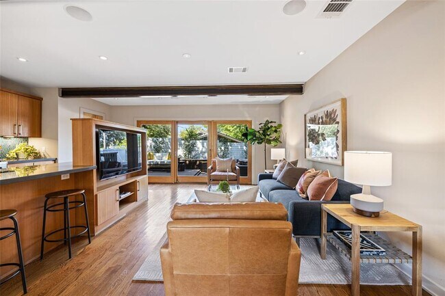 Building Photo - 1306 Bonham Terrace