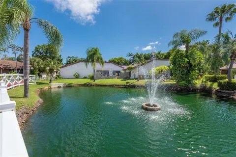 Foto del edificio - 2671 S Parkview Dr
