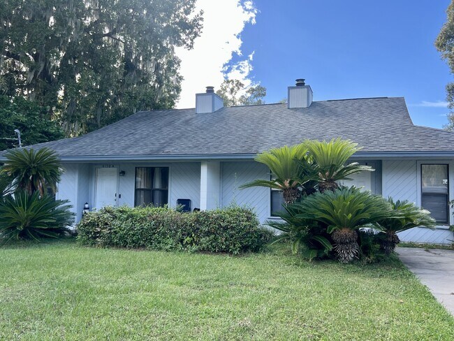 Building Photo - **Available April 10th**Charming 2 BD 1 Ba...