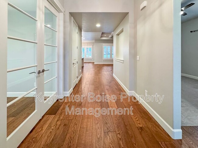 Foto del edificio - 6614 N Big Cedar Way