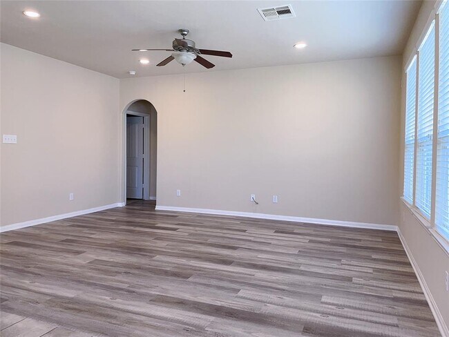 Building Photo - 24910 Diamond Ranch Dr
