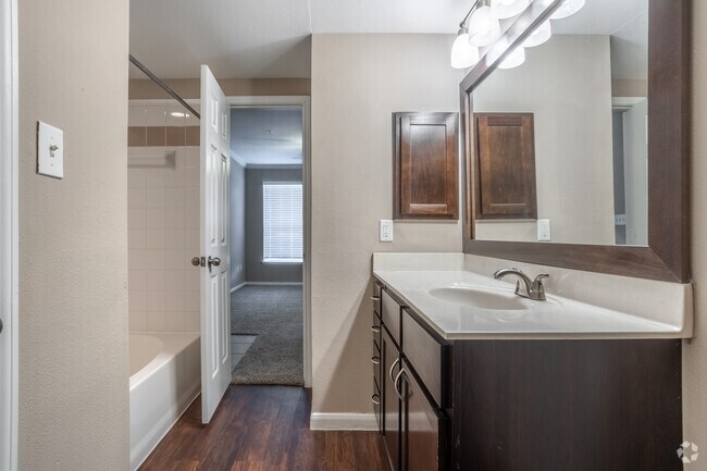1BR, 1BA - 706SF - Baño - Estates at Fountain Lake
