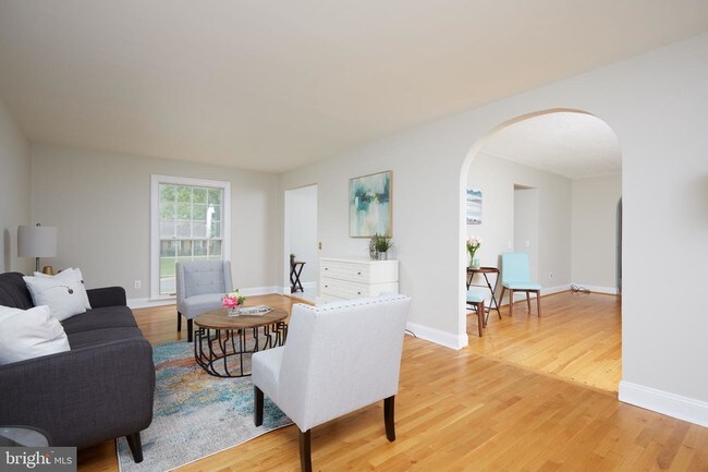 Building Photo - 2332 Nees Ln