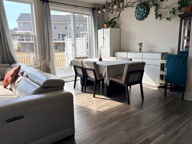 Foto del edificio - 213 Catalpa Ln