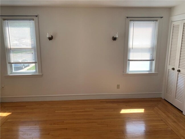 Building Photo - 184 Aqueduct Rd