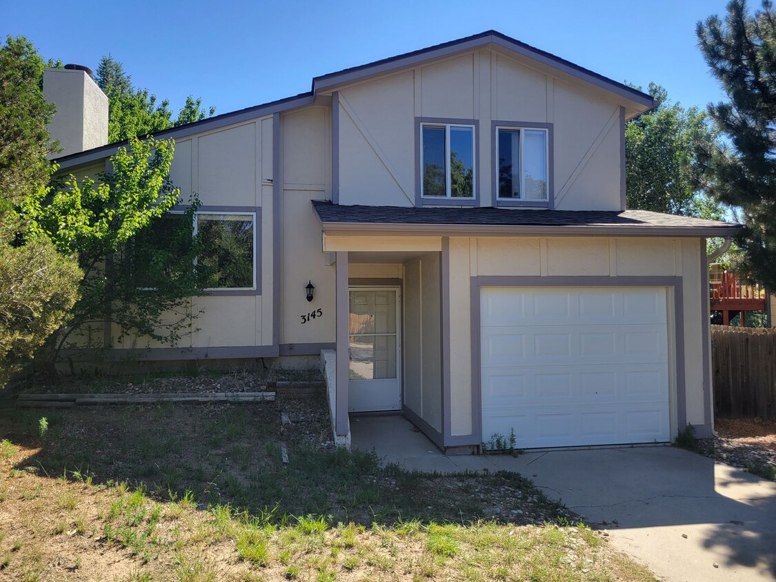 Primary Photo - Single Family 3 bedroom, 1 bathroom - Avai...