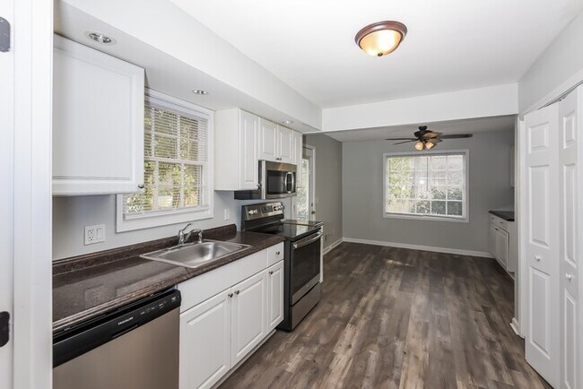 Building Photo - 3 Bedroom Home in Irmo, SC!